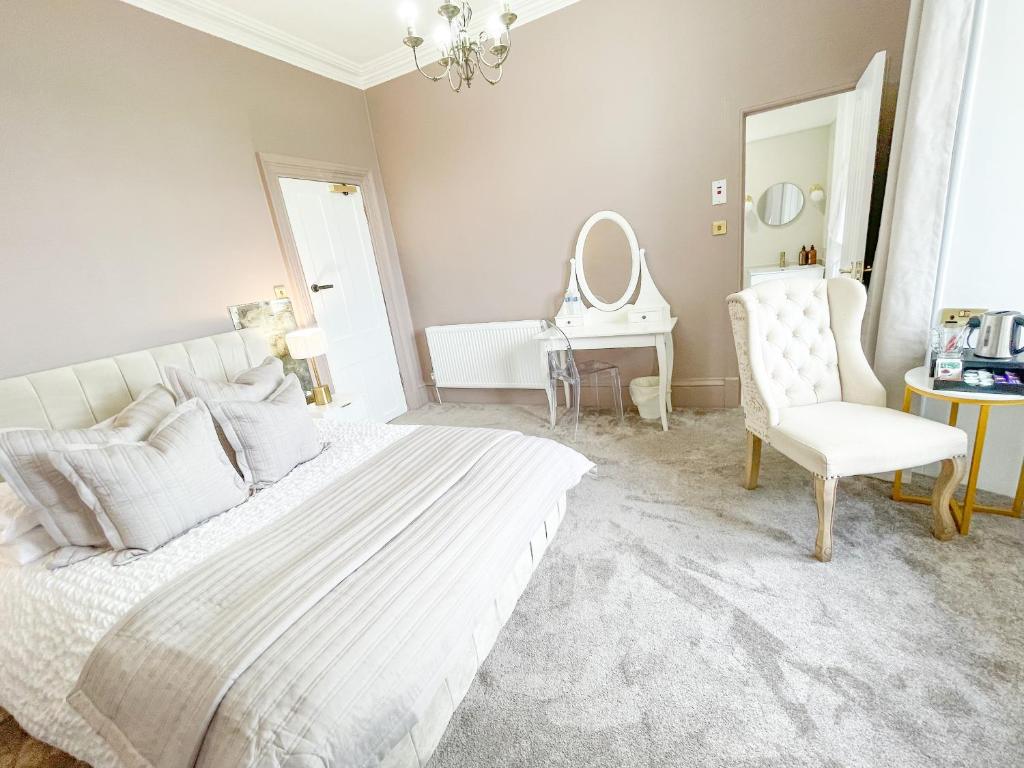 Deluxe double room with sea view at Kenavara House in Oban